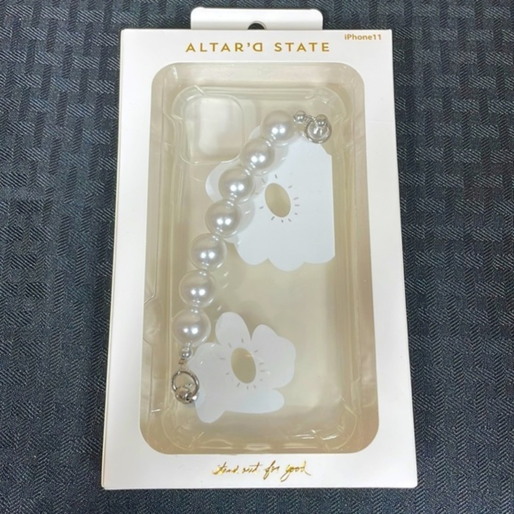 NWT Altar’d State Clear Case W/ White Flowers & Pearls Phone Case For iPhone11